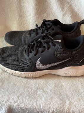 Nike‎ Flex Black & White Training Sneakers 7 Women's